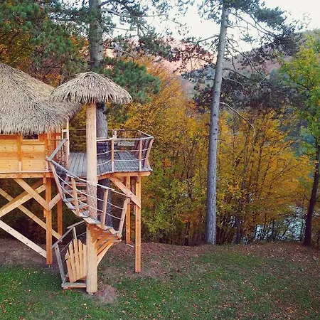 Pine Point Роскошный шатер Тренчианске-Теплице